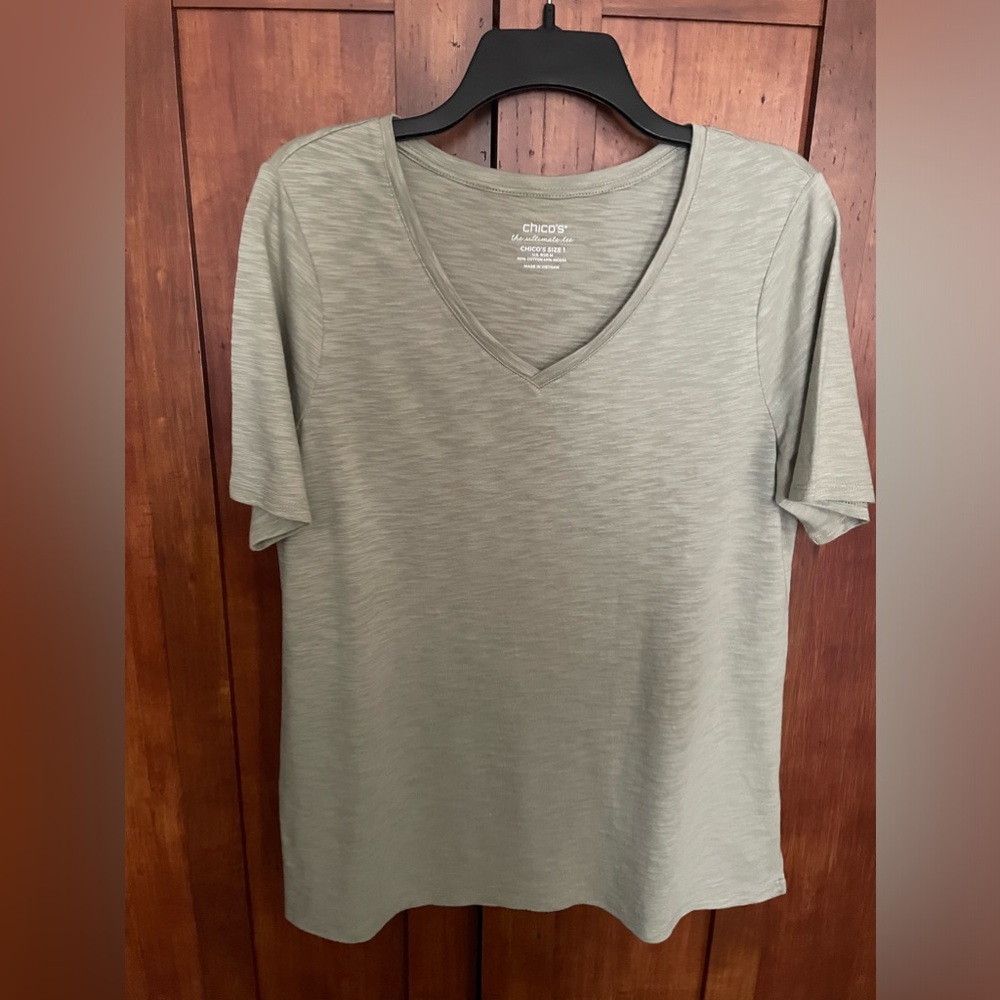 Chicos Ultimate Tee Size Medium (1)